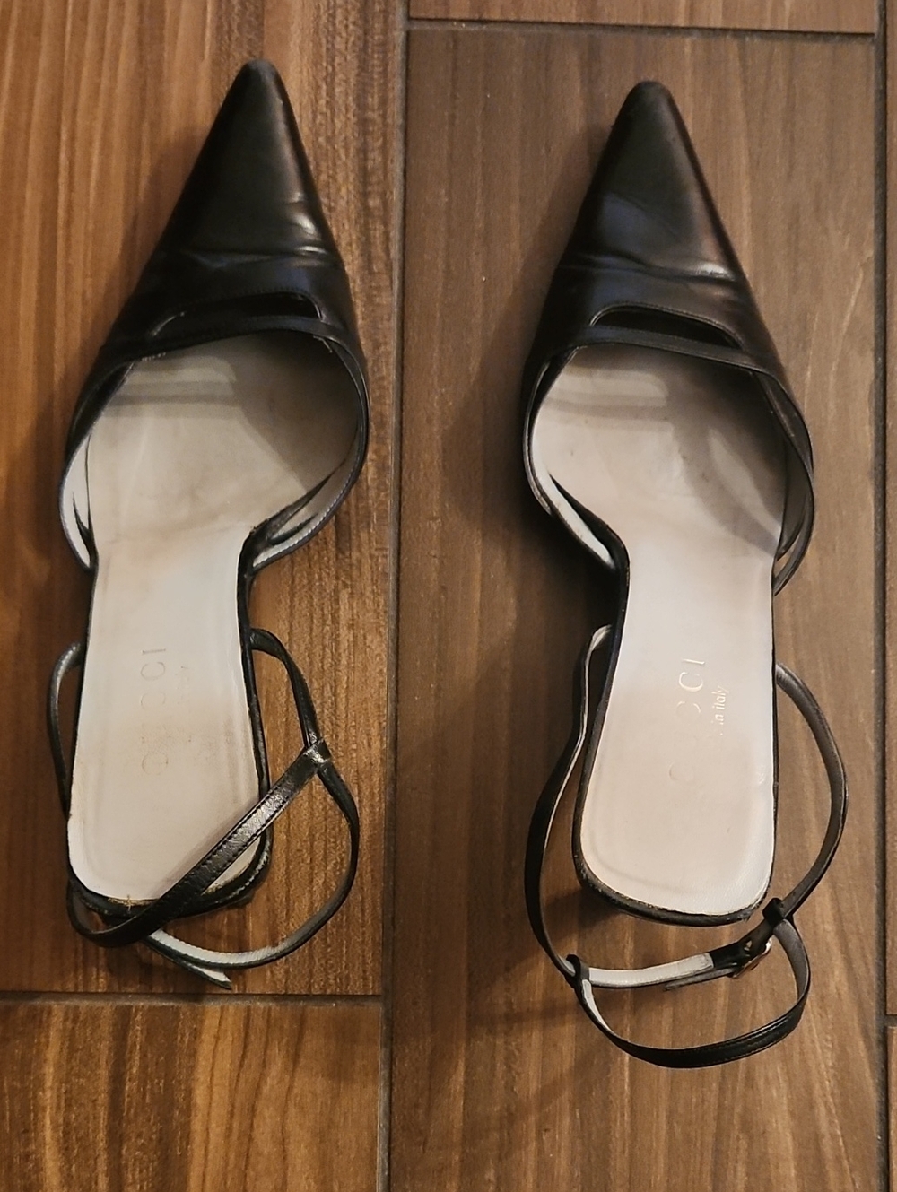 GUCCI. Women's Pointed-Toe Black Slingback Flats